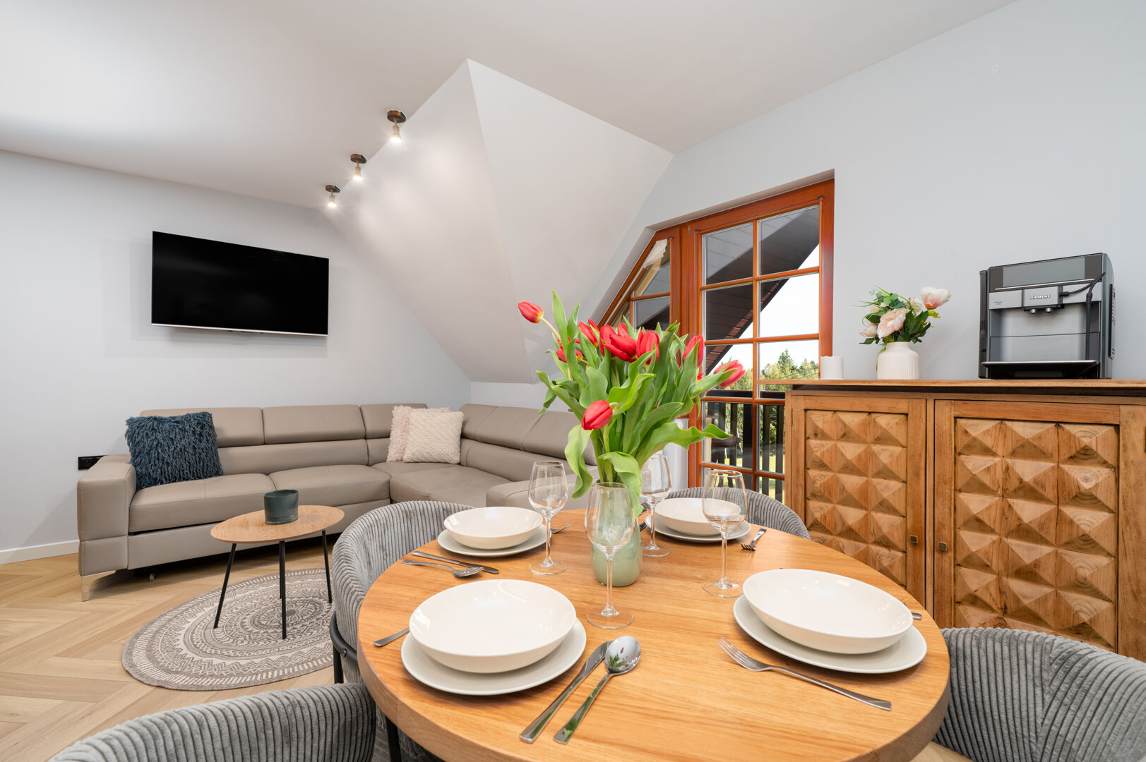 Apartament dwupoziomowy z balkonem i klimatyzacją 