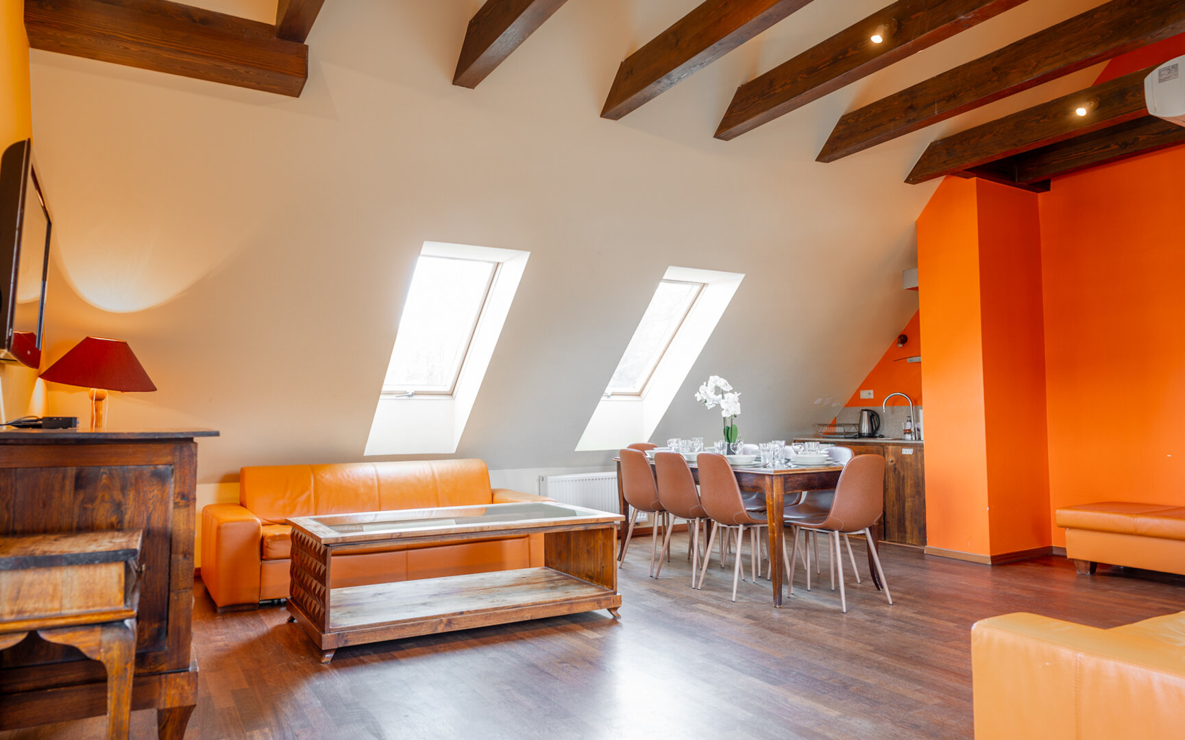 Apartament dwupoziomowy z balkonem i widokiem na stok